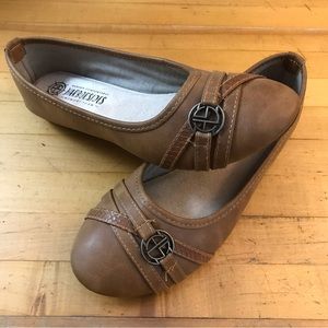 8W cognac flats
